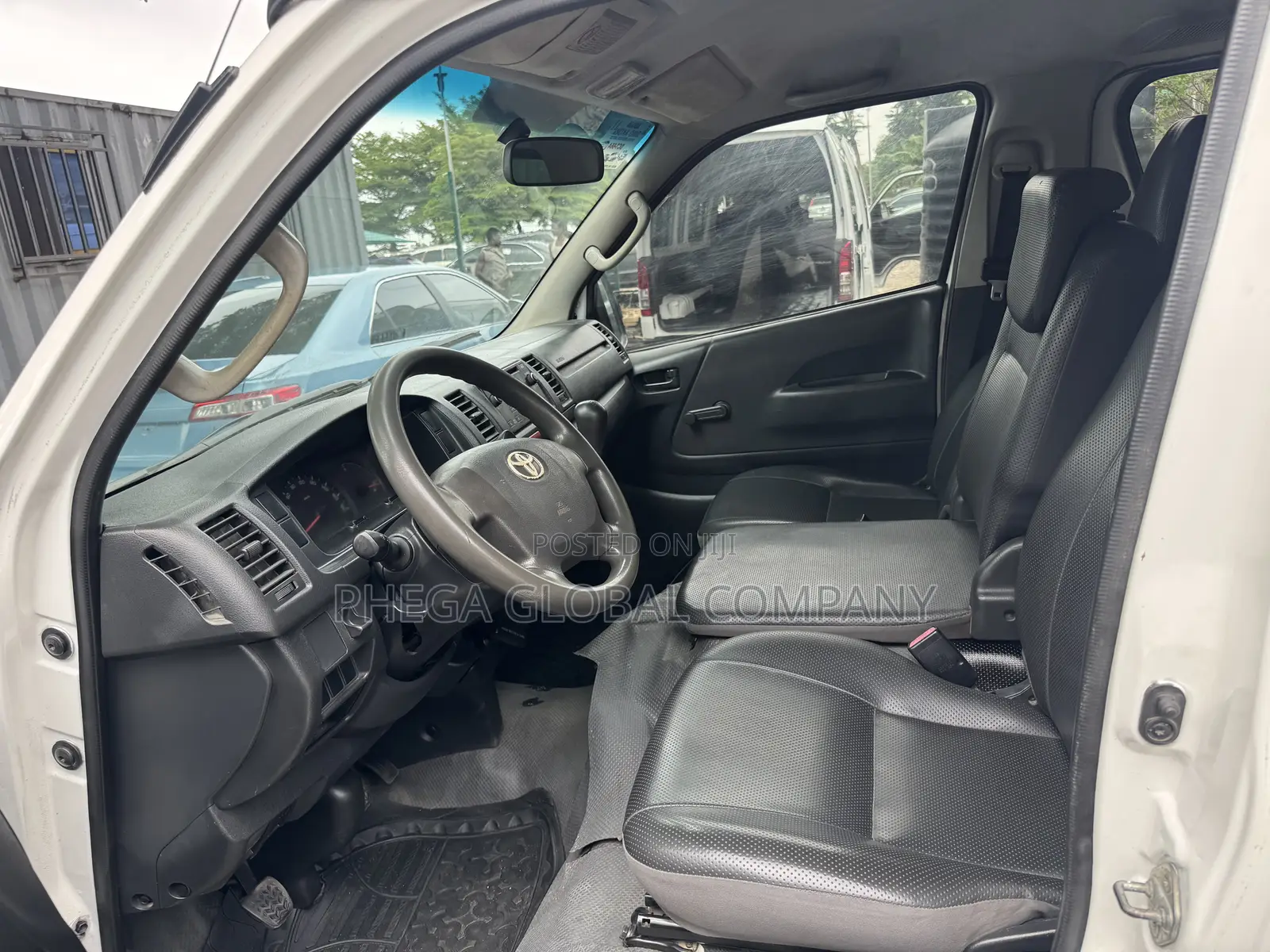 Toyota HiAce 2010 White