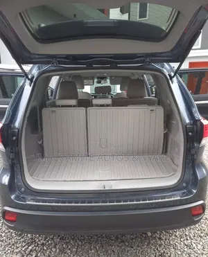 Toyota Highlander XLE 2019 Blue