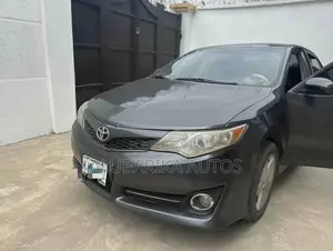 Toyota Camry SE 4dr Sedan (2.5L 4cyl 6A) 2013 Gray