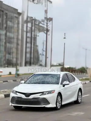 Toyota Camry 2018 White