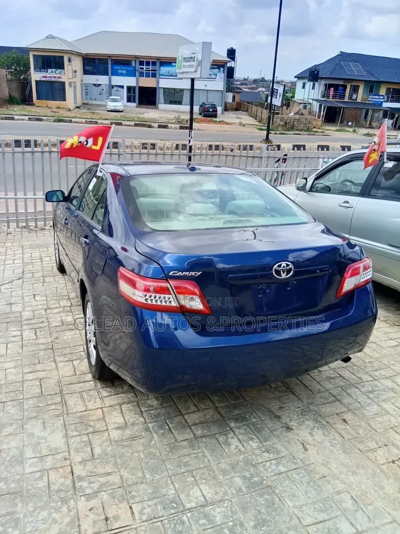 Toyota Camry 2011 Blue