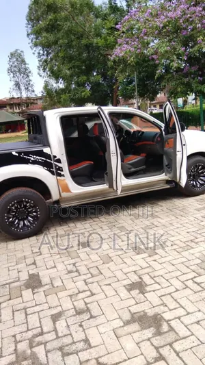 Toyota Hilux 2013 White