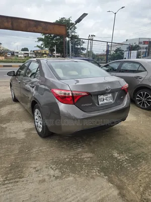 Toyota Corolla 2019 Gold
