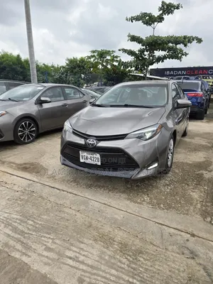 Toyota Corolla 2019 Gold