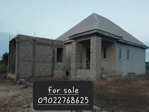 2bdrm Bungalow in Oshimili North for sale
