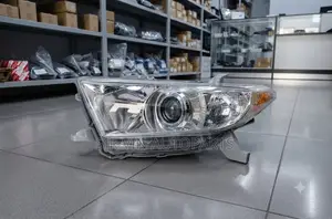 2012 Toyota Highlander Headlamp Assembly (Left Right) Complete Set