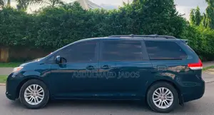 Toyota Sienna 2011 Gray