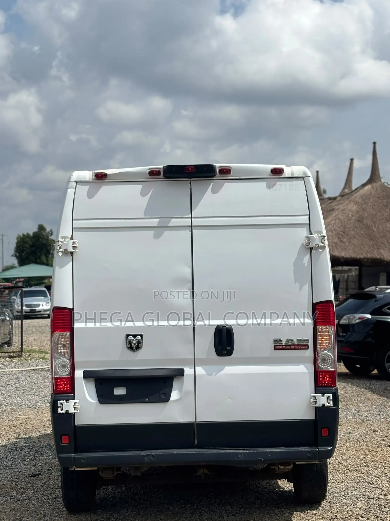 Dodge RAM Van 2003 White