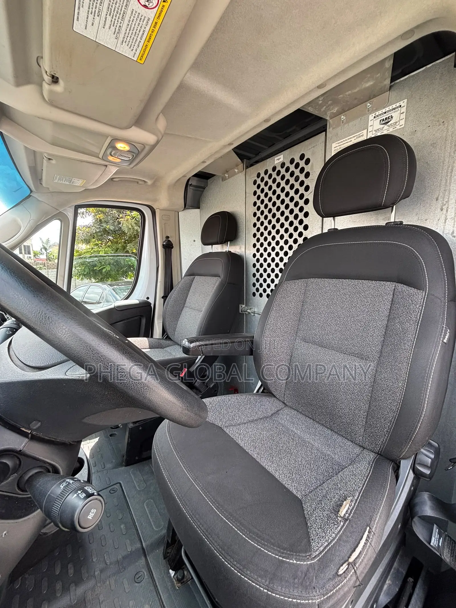 Dodge RAM Van 2003 White