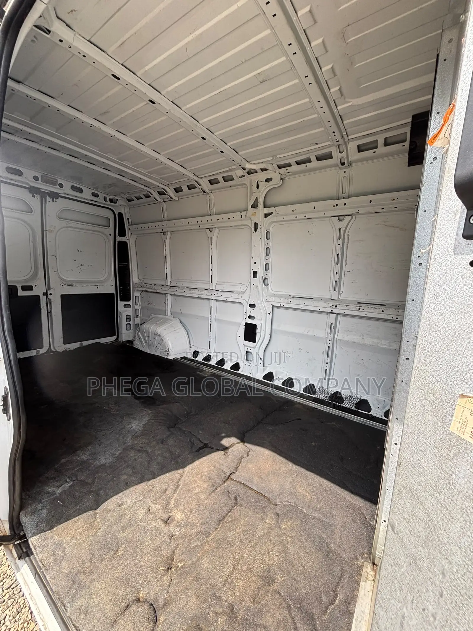 Dodge RAM Van 2003 White