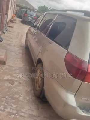 Toyota Quantum 2004 Beige