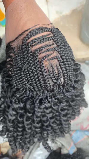 Ghana Weavon With Curls