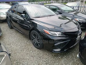 Toyota Camry SE 2022 Black