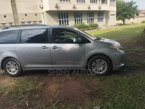 Toyota Sienna 2016 Silver