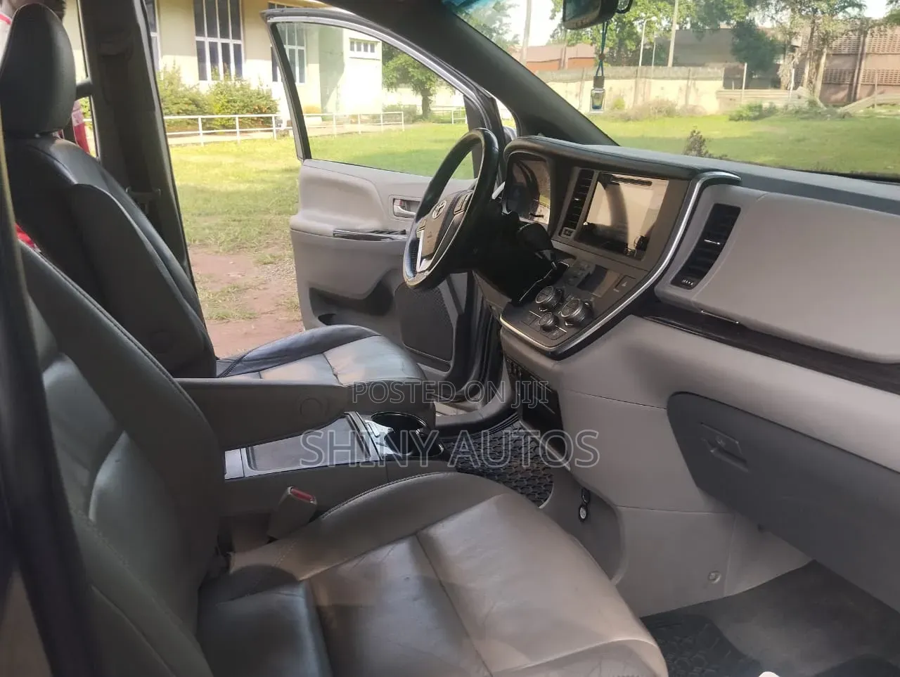 Toyota Sienna 2016 Silver