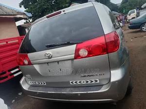 Toyota Sienna 2008 Silver