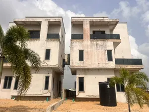 5bdrm Duplex in Off Lekki-Epe Expressway for sale