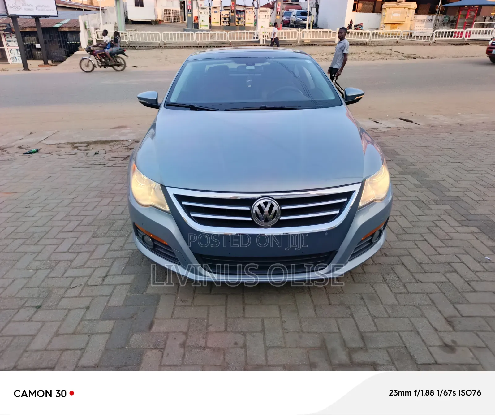 Volkswagen Passat 2010 Blue