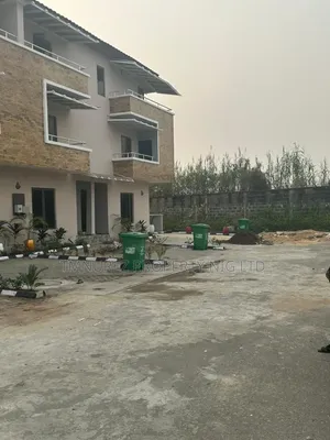 Furnished 3bdrm Duplex in Haris Drive Vgc for rent