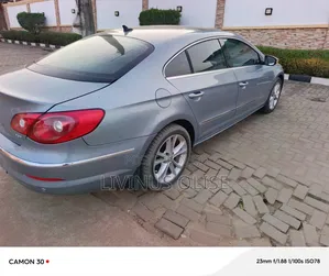 Volkswagen Passat 2010 Blue