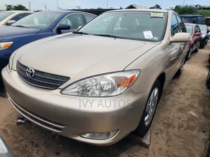Toyota Camry XLE 4dr Sedan (2.4L 4cyl 4A) 2004 Gold