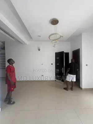 2bdrm Apartment in Lekki Phase 1 for rent