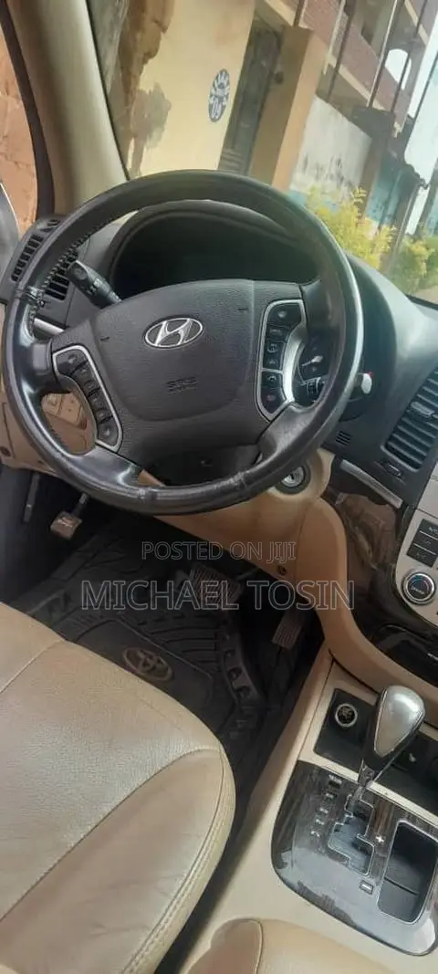Hyundai Santa Fe 2012 White