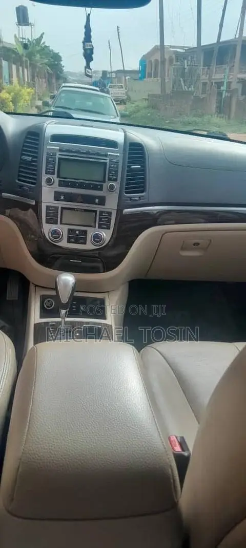 Hyundai Santa Fe 2012 White