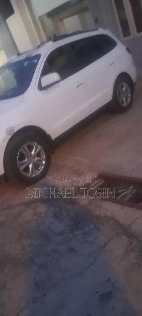 Hyundai Santa Fe 2012 White