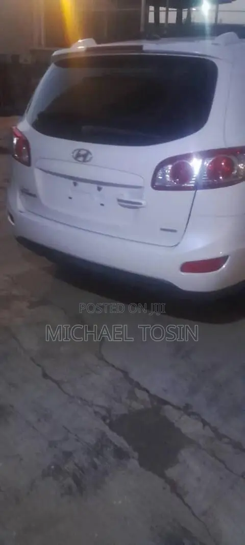 Hyundai Santa Fe 2012 White