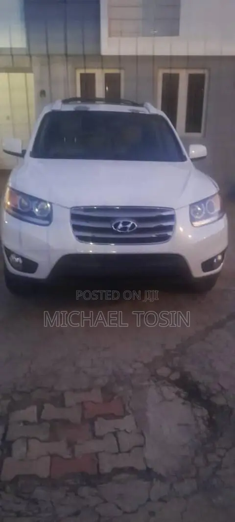 Hyundai Santa Fe 2012 White