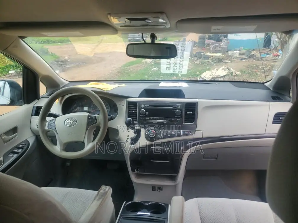 Toyota Sienna 2014 Blue