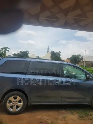 Toyota Sienna 2014 Blue