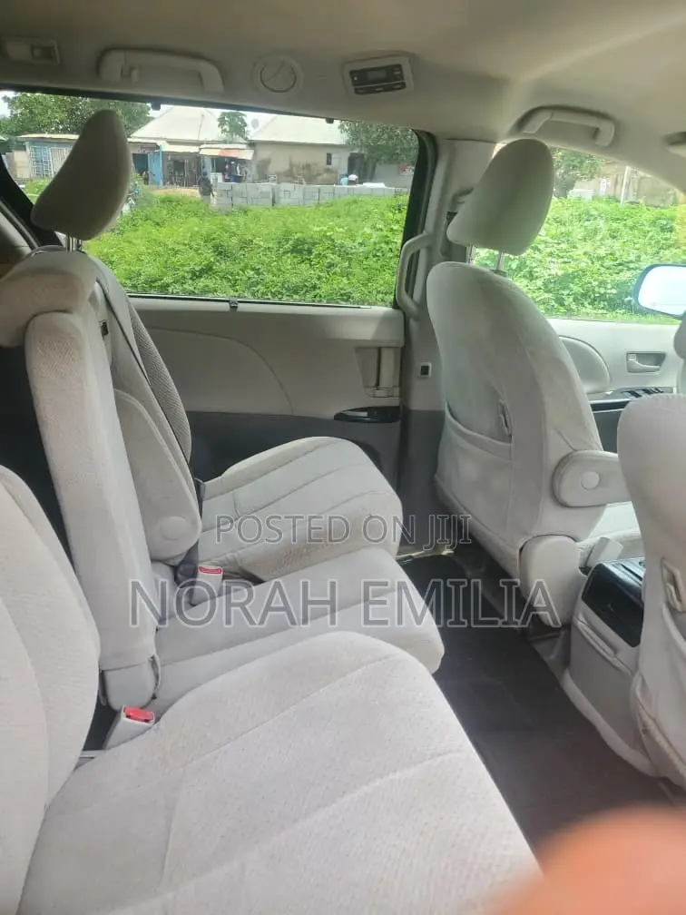 Toyota Sienna 2014 Blue