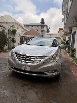 Hyundai Sonata SE 2.0T Sedan FWD (2.0L 4cyl 6A) 2012 Silver
