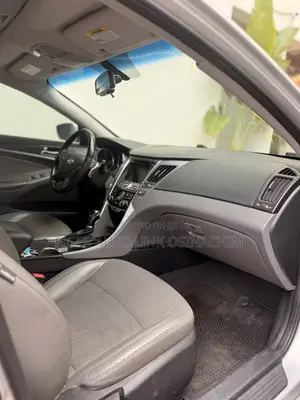 Hyundai Sonata SE 2.0T Sedan FWD (2.0L 4cyl 6A) 2012 Silver