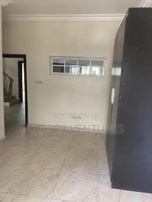 1bdrm Shared Apartment in Lekki Gardens,, Chevron for rent