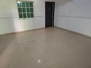 2bdrm Block of Flats in Jakande for rent