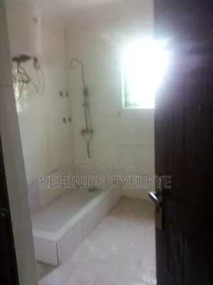 2bdrm Block of Flats in Jakande for rent