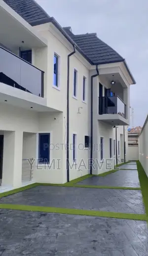 5bdrm Duplex in Oluyole Estate for sale