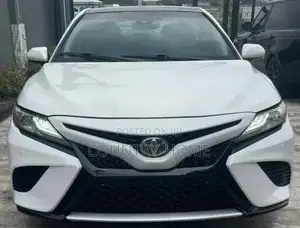 Toyota Camry XSE FWD (2.5L 4cyl 8AM) 2018 Off white