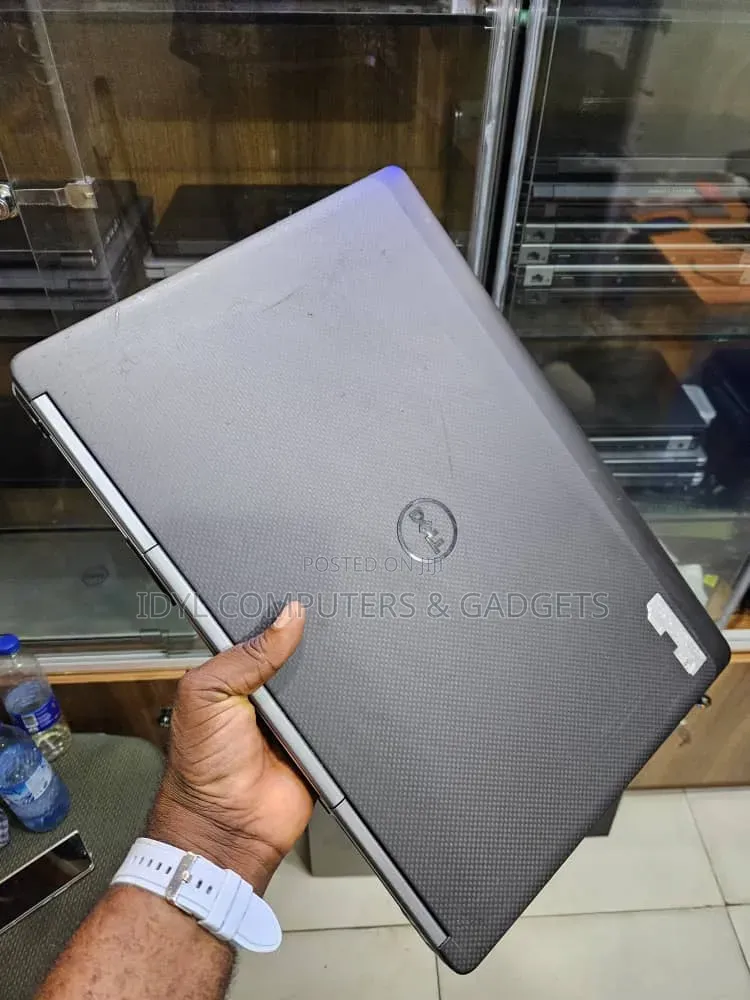 Laptop Dell Precision 17 7720 32GB Intel Core i7 HDD+SSD 512GB
