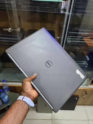 Laptop Dell Precision 17 7720 32GB Intel Core i7 HDD+SSD 512GB