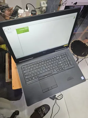 Laptop Dell Precision 17 7720 32GB Intel Core i7 HDD+SSD 512GB