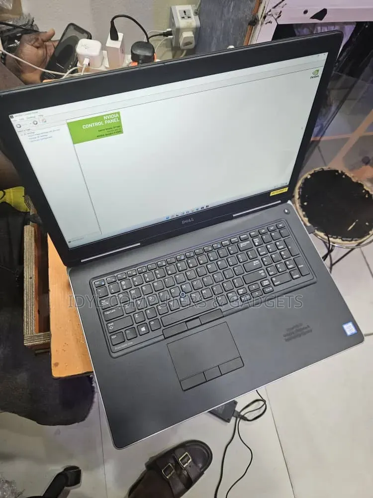 Laptop Dell Precision 17 7720 32GB Intel Core i7 HDD+SSD 512GB