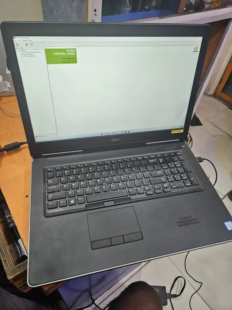 Laptop Dell Precision 17 7720 32GB Intel Core i7 HDD+SSD 512GB