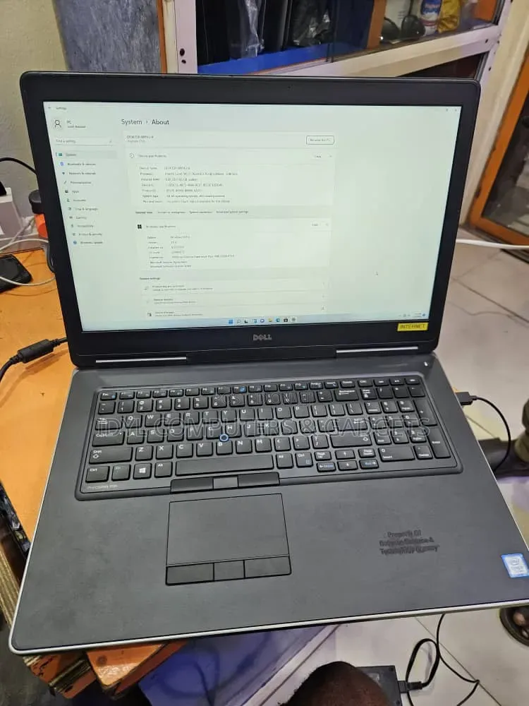 Laptop Dell Precision 17 7720 32GB Intel Core i7 HDD+SSD 512GB
