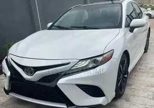 Toyota Camry XSE FWD (2.5L 4cyl 8AM) 2018 Off white