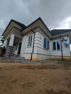 4bdrm Bungalow in Uyo for sale
