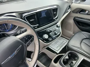 Chrysler Pacifica 2019 White